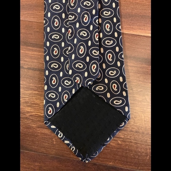 🍂SALE🍂LORD & TAYLOR 100% Italian Silk Paisley on Black Jacquard Necktie - Picture 5 of 9